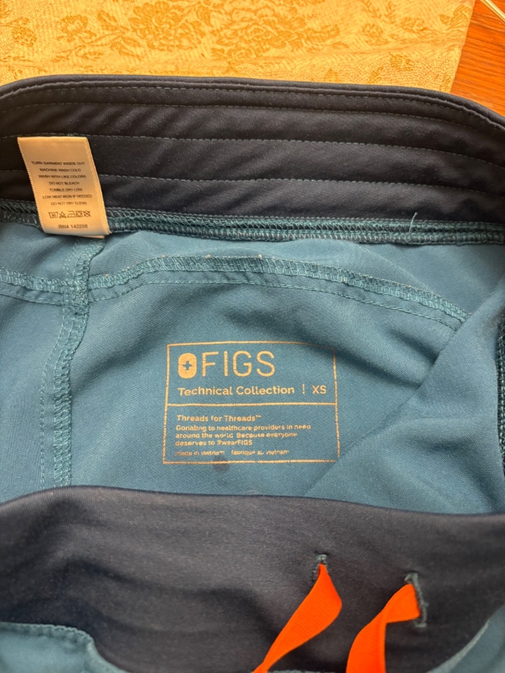 Figs Scrub Set! - Picture 4 of 4